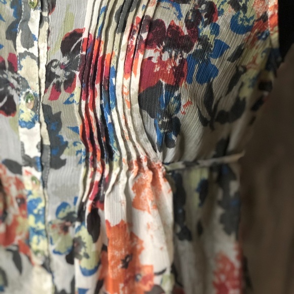 🌟NOT SOLD🌟Floral, sheer shirt - Picture 3 of 4